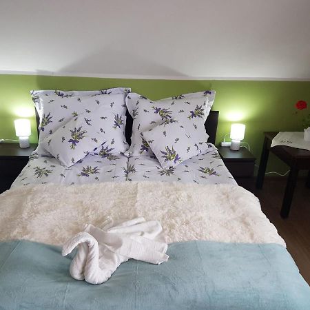 E&S_ Apartament Міліч Екстер'єр фото