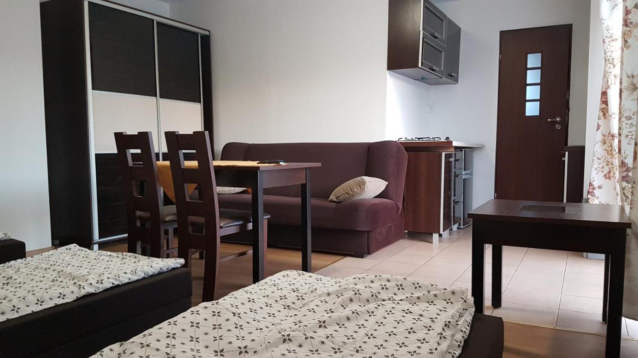 E&S_ Apartament Міліч Екстер'єр фото