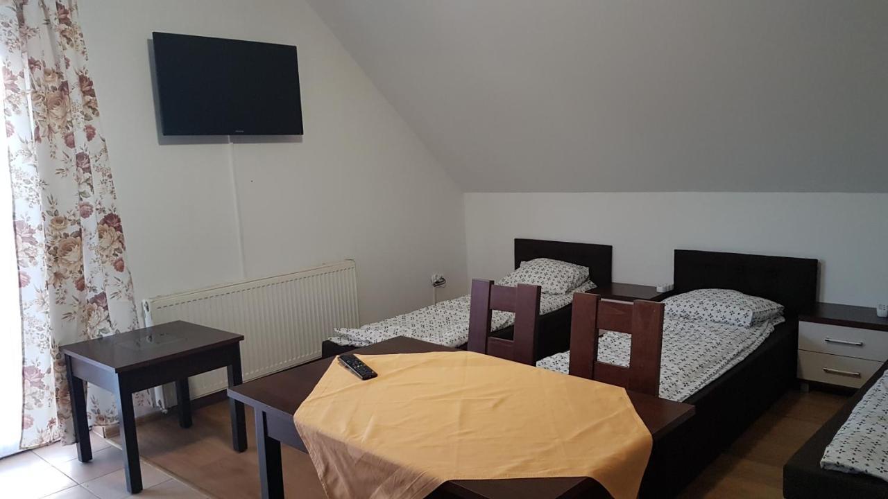 E&S_ Apartament Міліч Екстер'єр фото