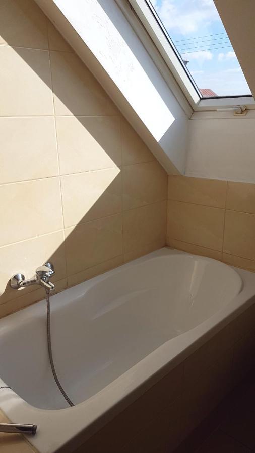 E&S_ Apartament Міліч Екстер'єр фото