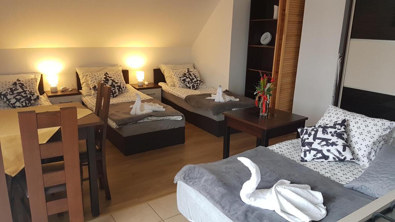 E&S_ Apartament Міліч Екстер'єр фото